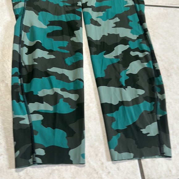 Lululemon Base Pace High-Rise Tight 25" Heritage 365 Camo‎ Tidewater Teal Multi - Picture 5 of 15